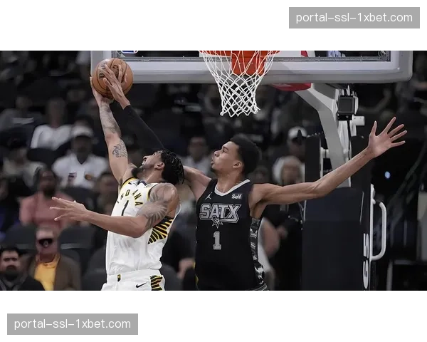 文班亚马痛苦倒地，马刺医疗团队紧急入场检查肋骨伤势